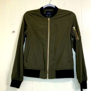 Zara Zara Green Military Bomber Windbreaker Lightweight Nylon Jacket Size XS.